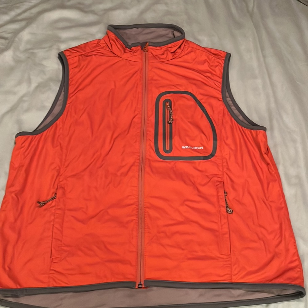 Woolrich vest with 3 front pockets in excellent condition